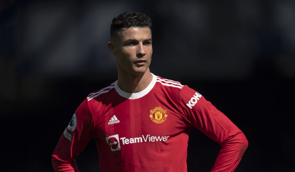 Investigation after Manchester United's Cristiano Ronaldo apologises for smashing fan's phone
